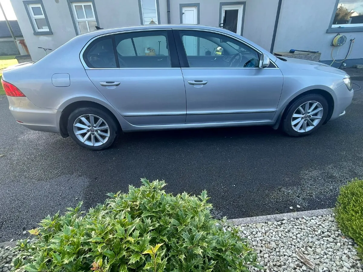 Skoda Superb 2014 - Image 2