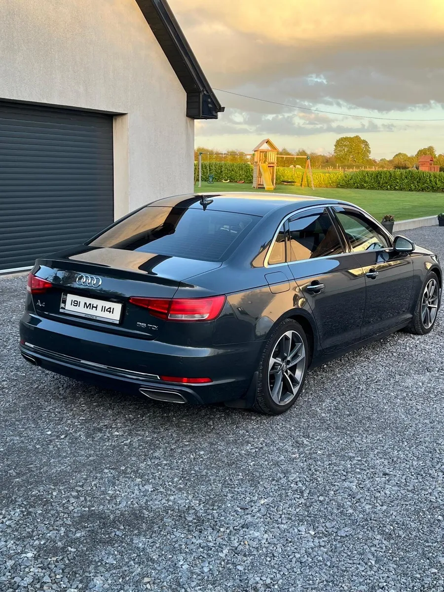 Audi A4 2019 - Image 2