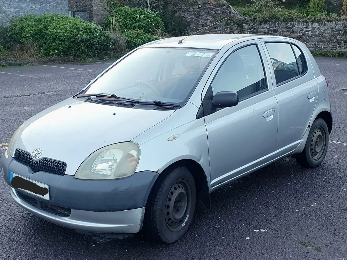 Toyota Yaris 2001 - Image 1