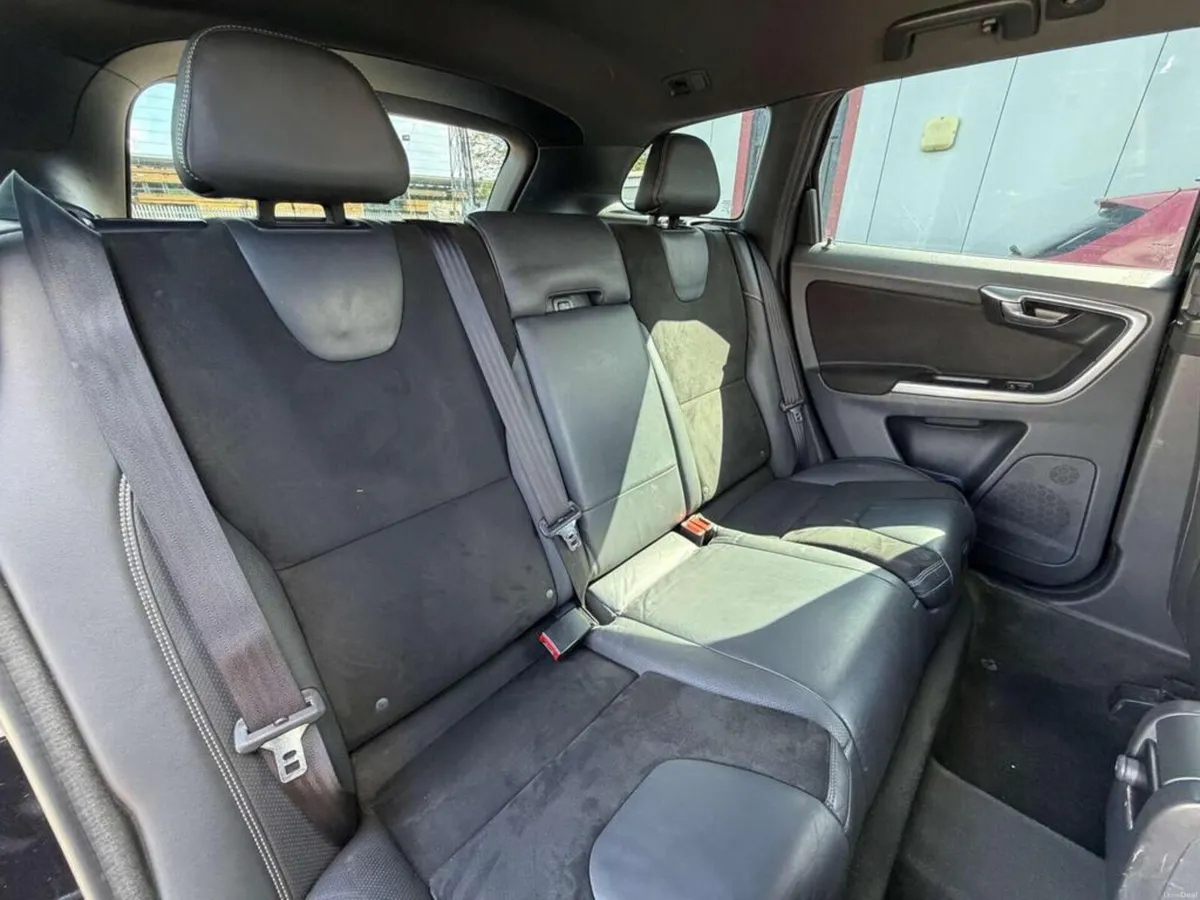 Volvo XC60 R-Design - Image 6