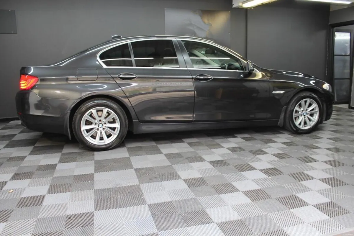 BMW 5-Series 520 Automatic - Image 2