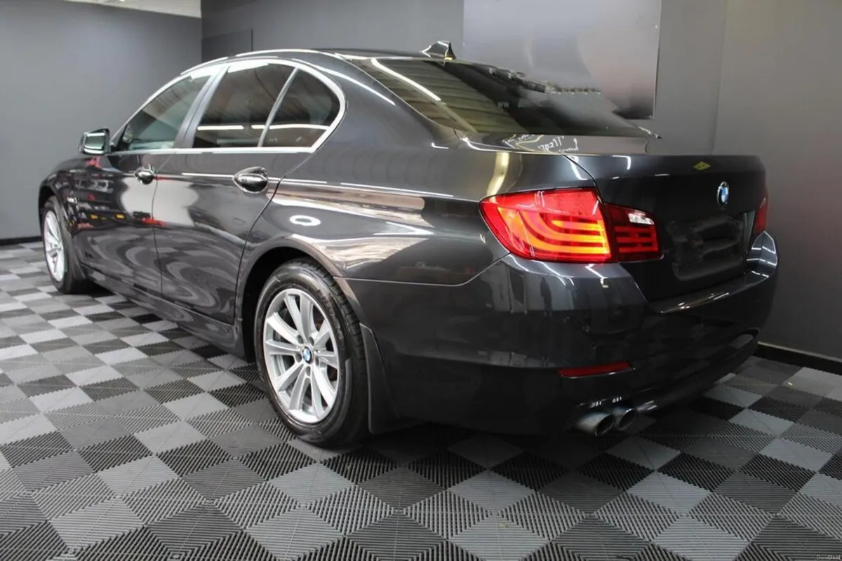 BMW 5-Series 520 Automatic - Image 3