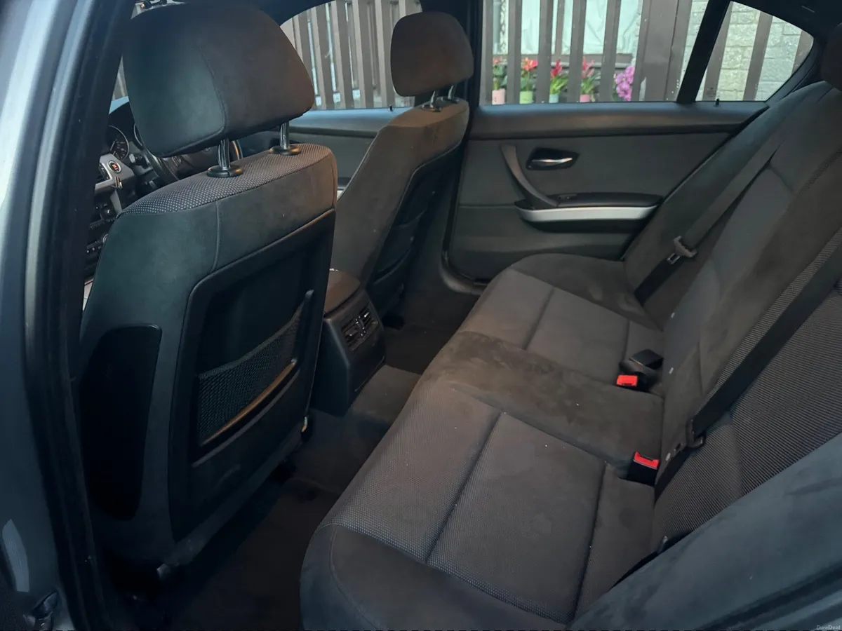 BMW 3-Series 2009 - Image 3