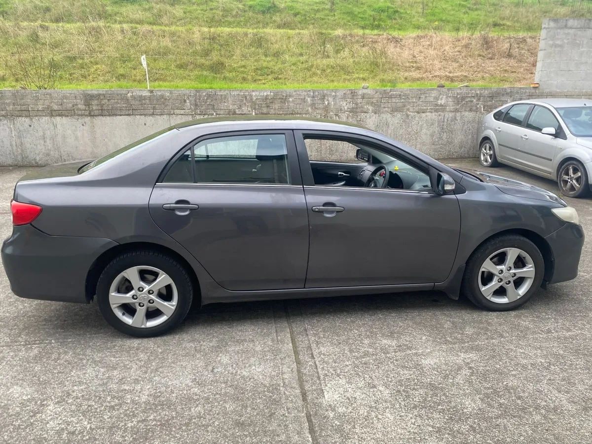 Toyota Corolla 2011 - Image 1