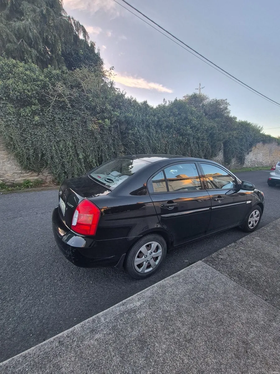 Hyundai Accent 2008 - Image 2