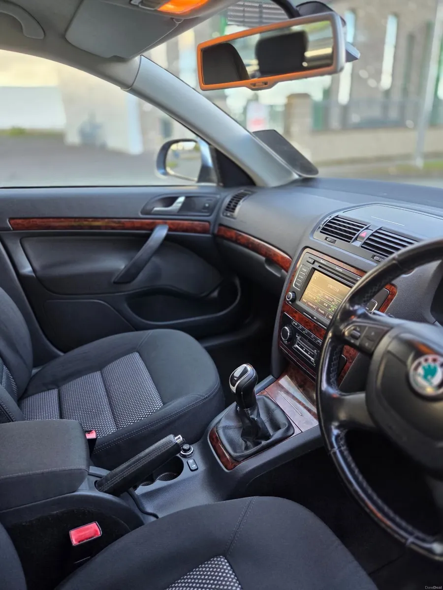 Skoda Octavia 2011 Estate Eleg 2.0TDI 140HP - Image 6