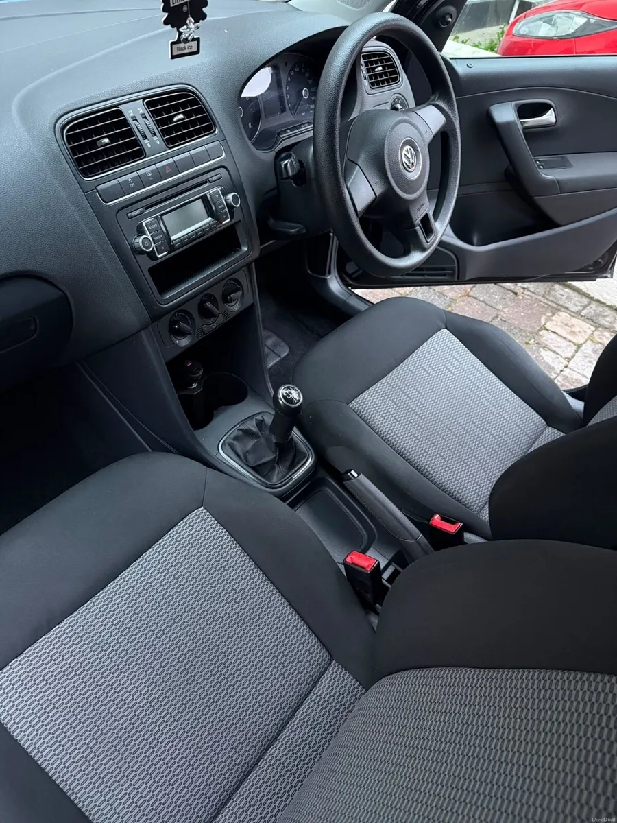 Volkswagen polo - Image 5