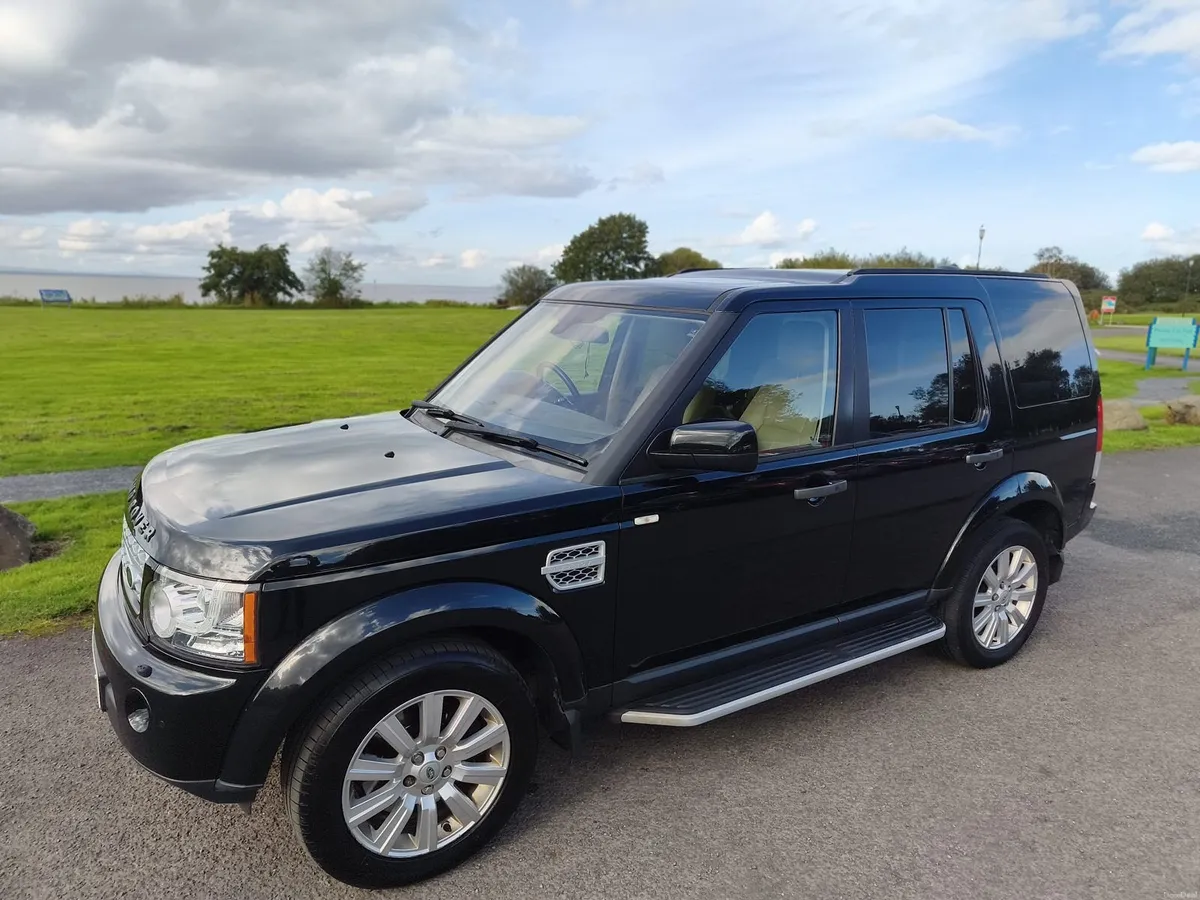 Land Rover Discovery HSE - 7 seats, TV, 4WD - Image 1
