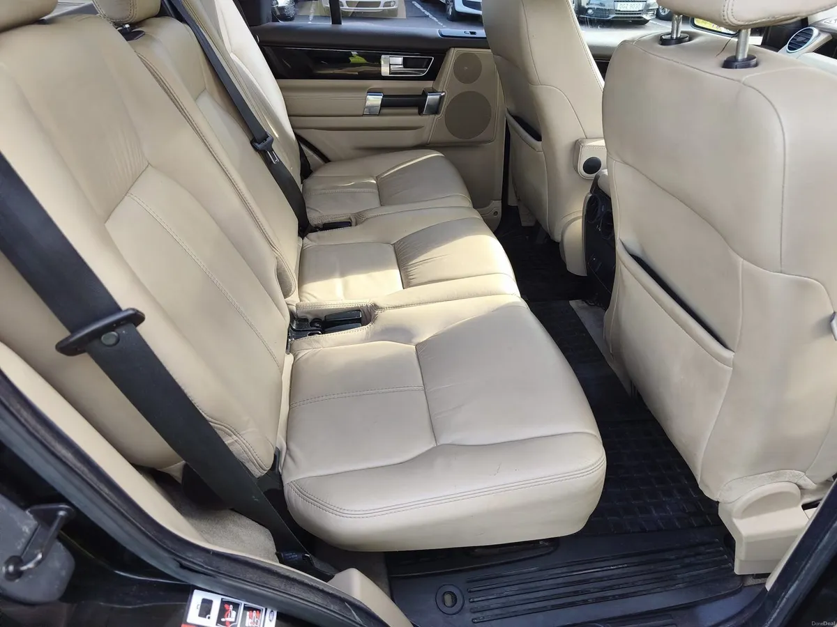 Land Rover Discovery HSE - 7 seats, TV, 4WD - Image 5
