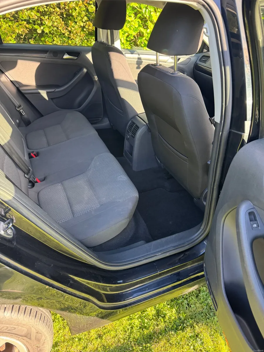 Volkswagen Jetta 2013 - Image 2