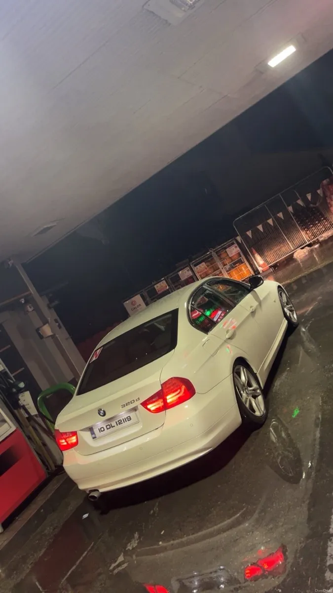 BMW E90 LCI 2010 - Image 2