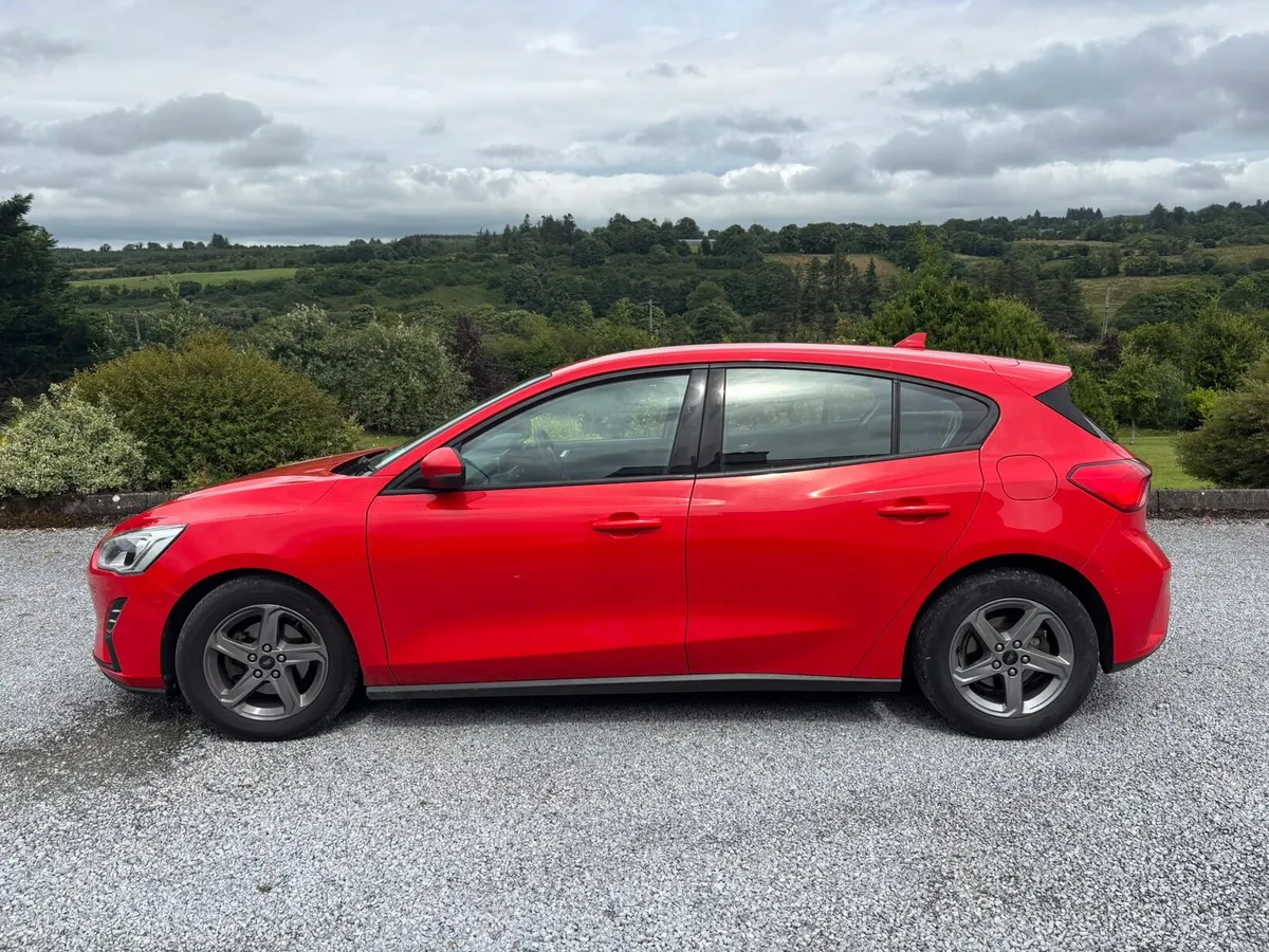 Red Ford Focus 182 Car - Image 3
