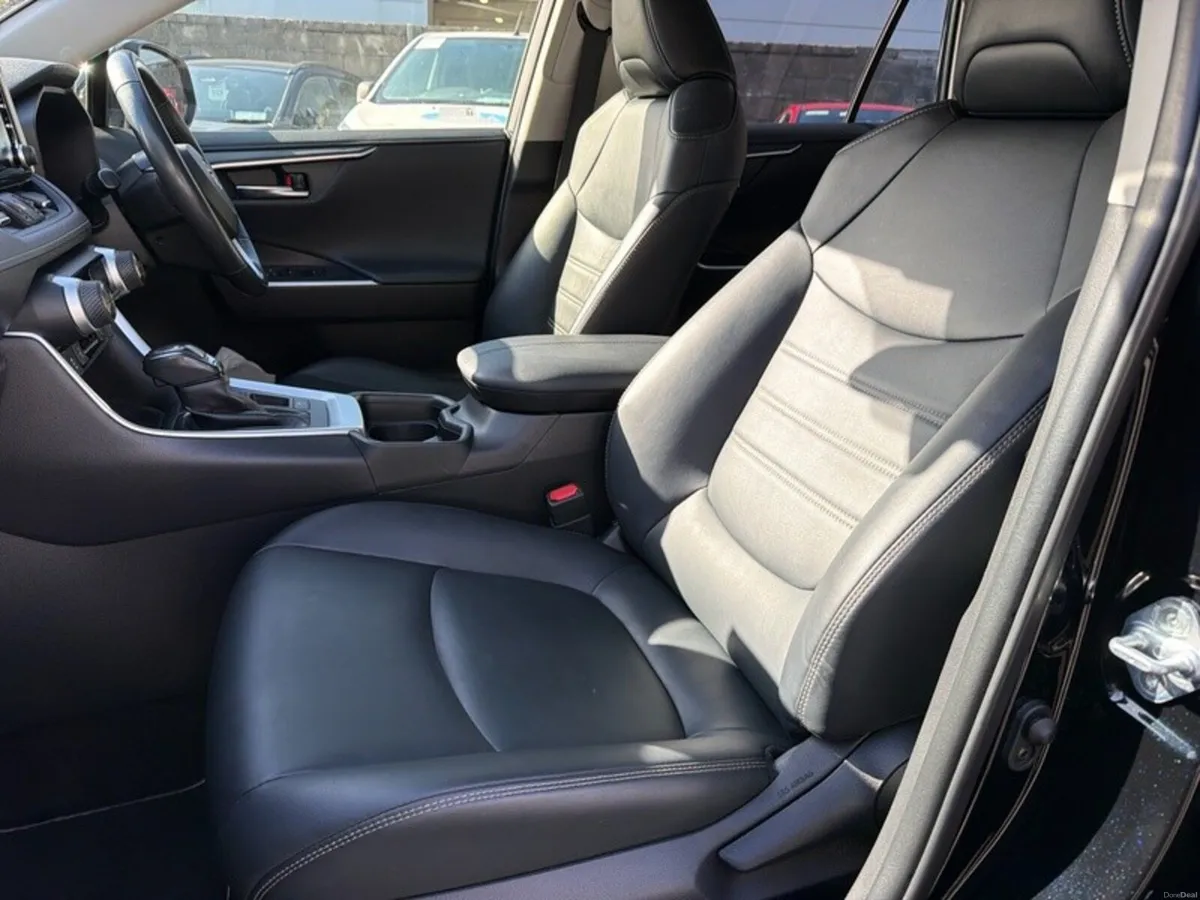 Toyota RAV4 HYBRID SOL // LEATHER HEATED SEATS // - Image 6