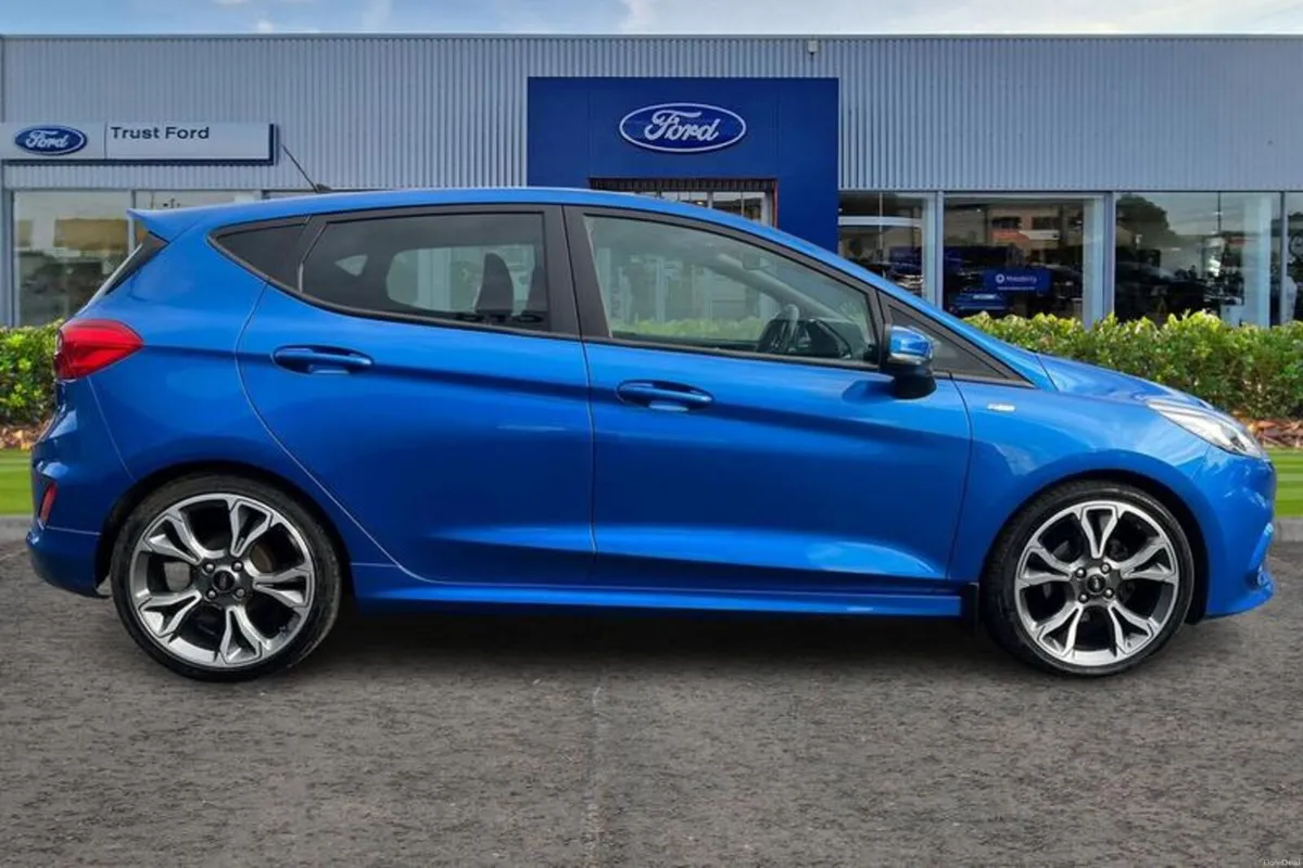 Ford Fiesta 1.0 EcoBoost Hybrid mHEV 125 ST-Line X - Image 3