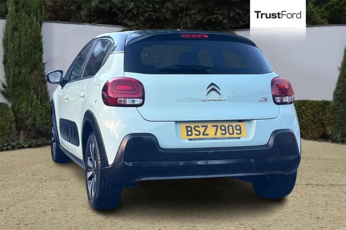 Citroen C3 1.2 PureTech 82 Flair 5dr - Image 2