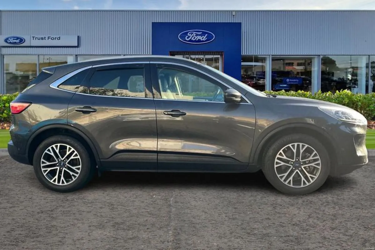 Ford Kuga 2.5 PHEV Titanium First Edition 5dr CVT - Image 3
