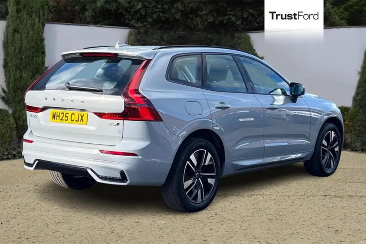 Volvo XC60 2.0 B5P Plus Dark 5dr AWD Geartronic - Image 4