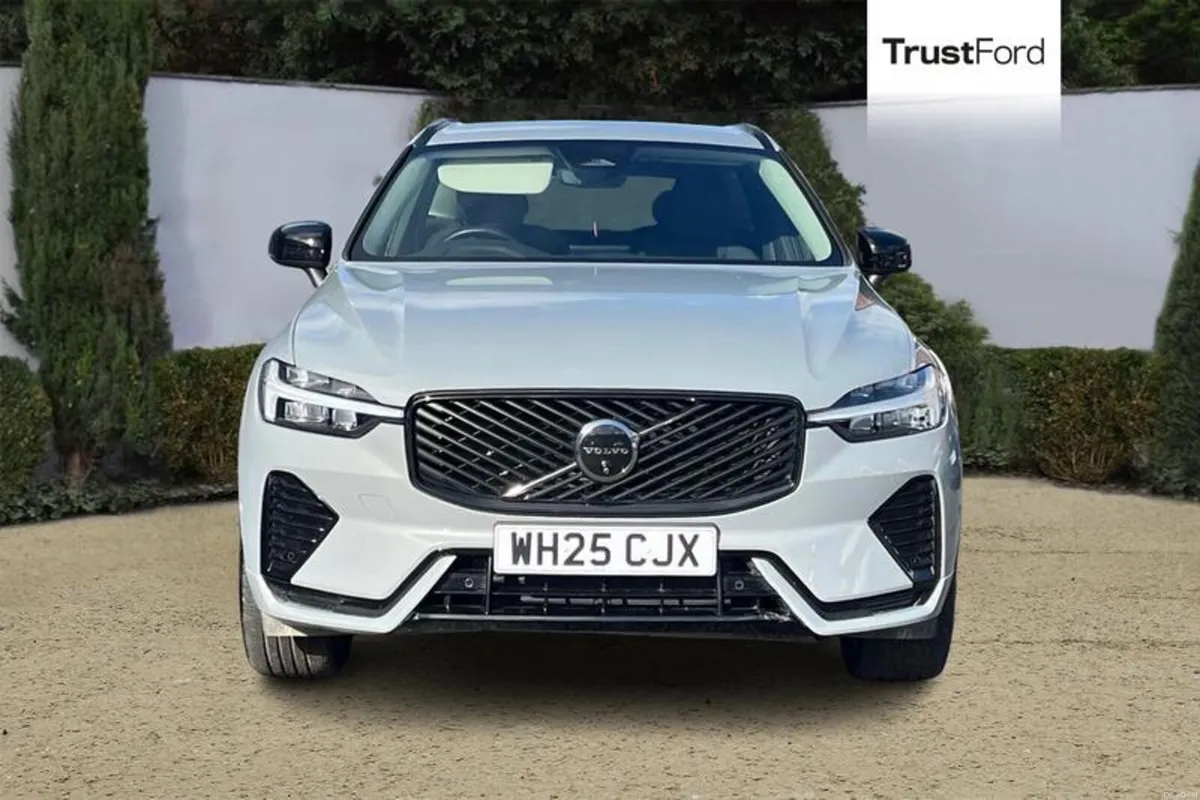 Volvo XC60 2.0 B5P Plus Dark 5dr AWD Geartronic - Image 6