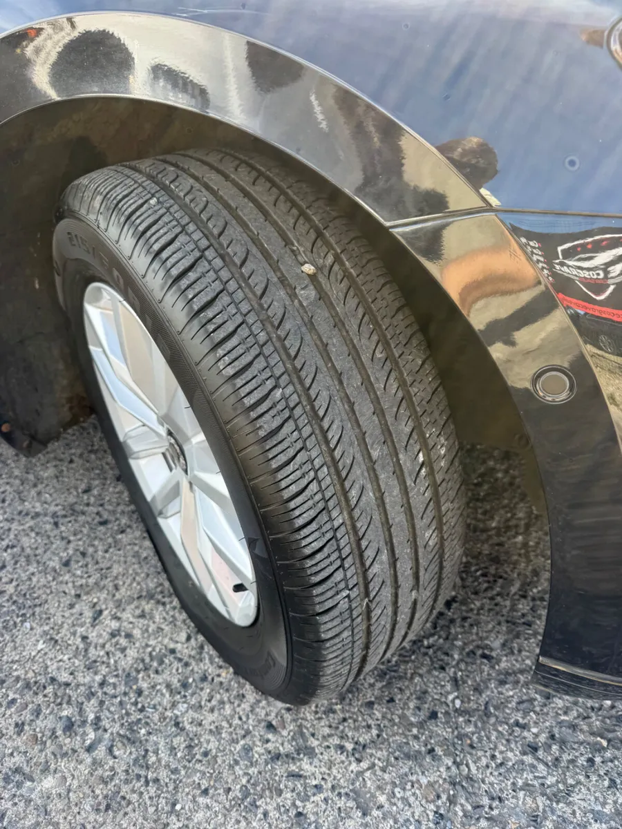 Volkswagen Passat 2016 - Image 2