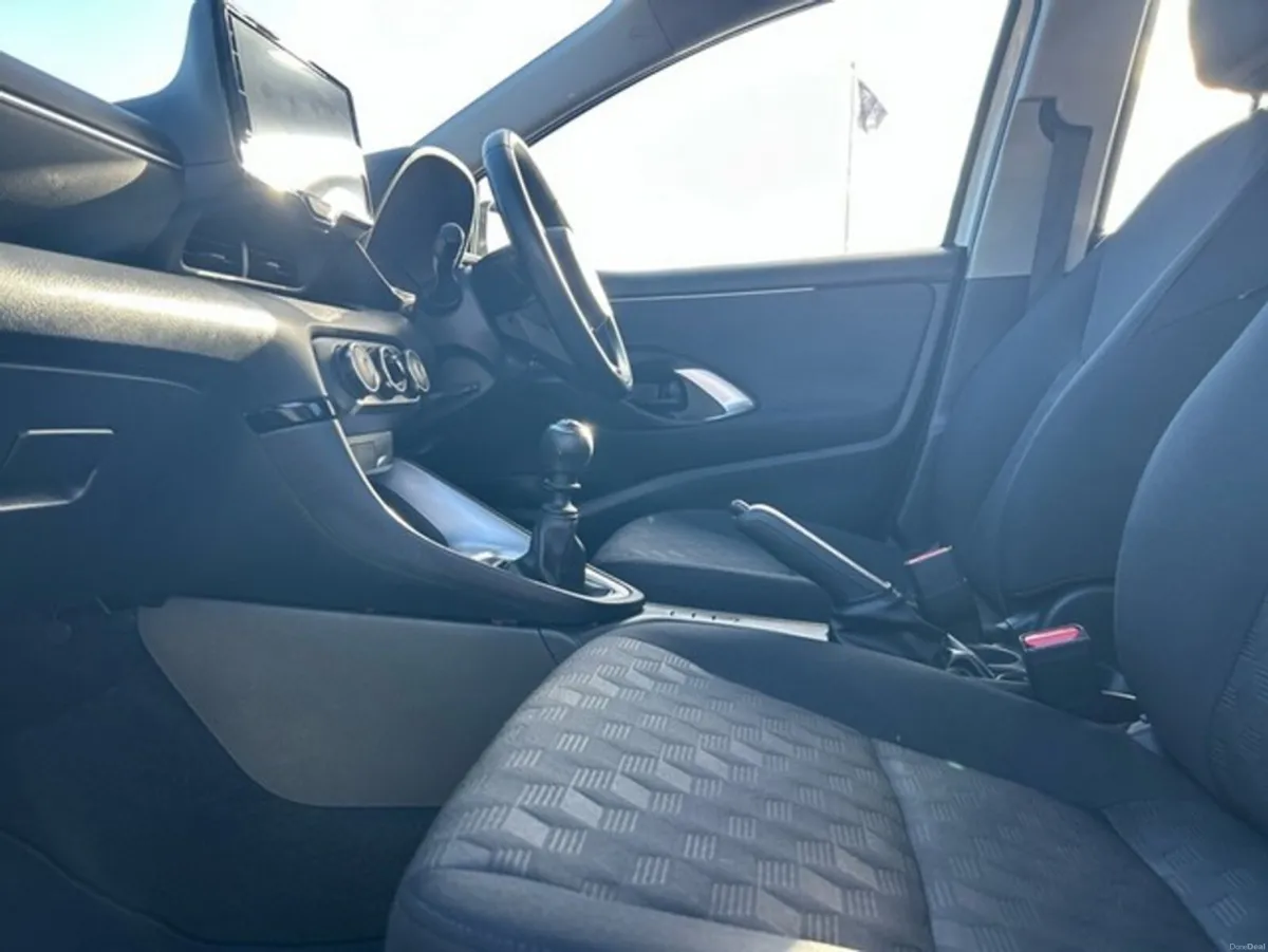 Toyota Yaris 1.5 - Image 6