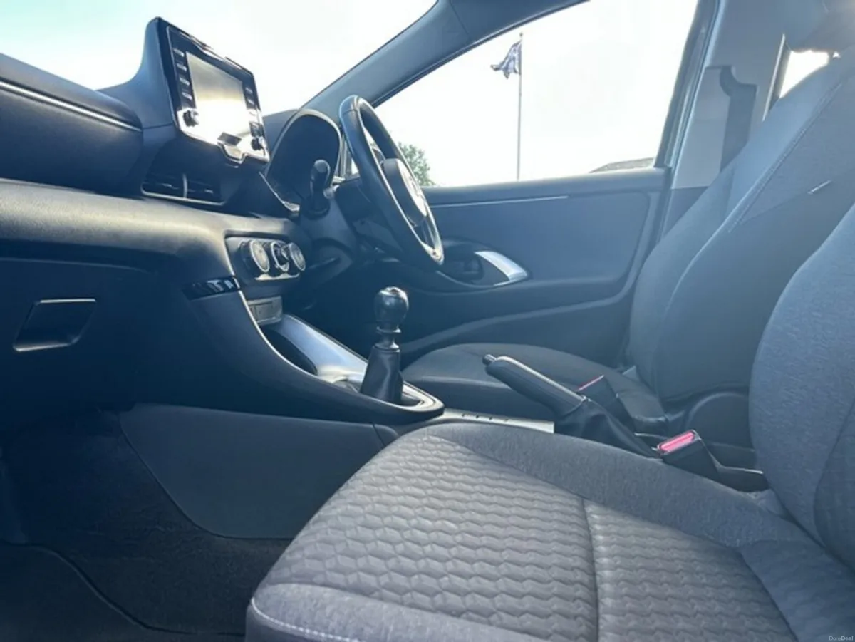 Toyota Yaris YARIS 1.5 LUNA - Image 6