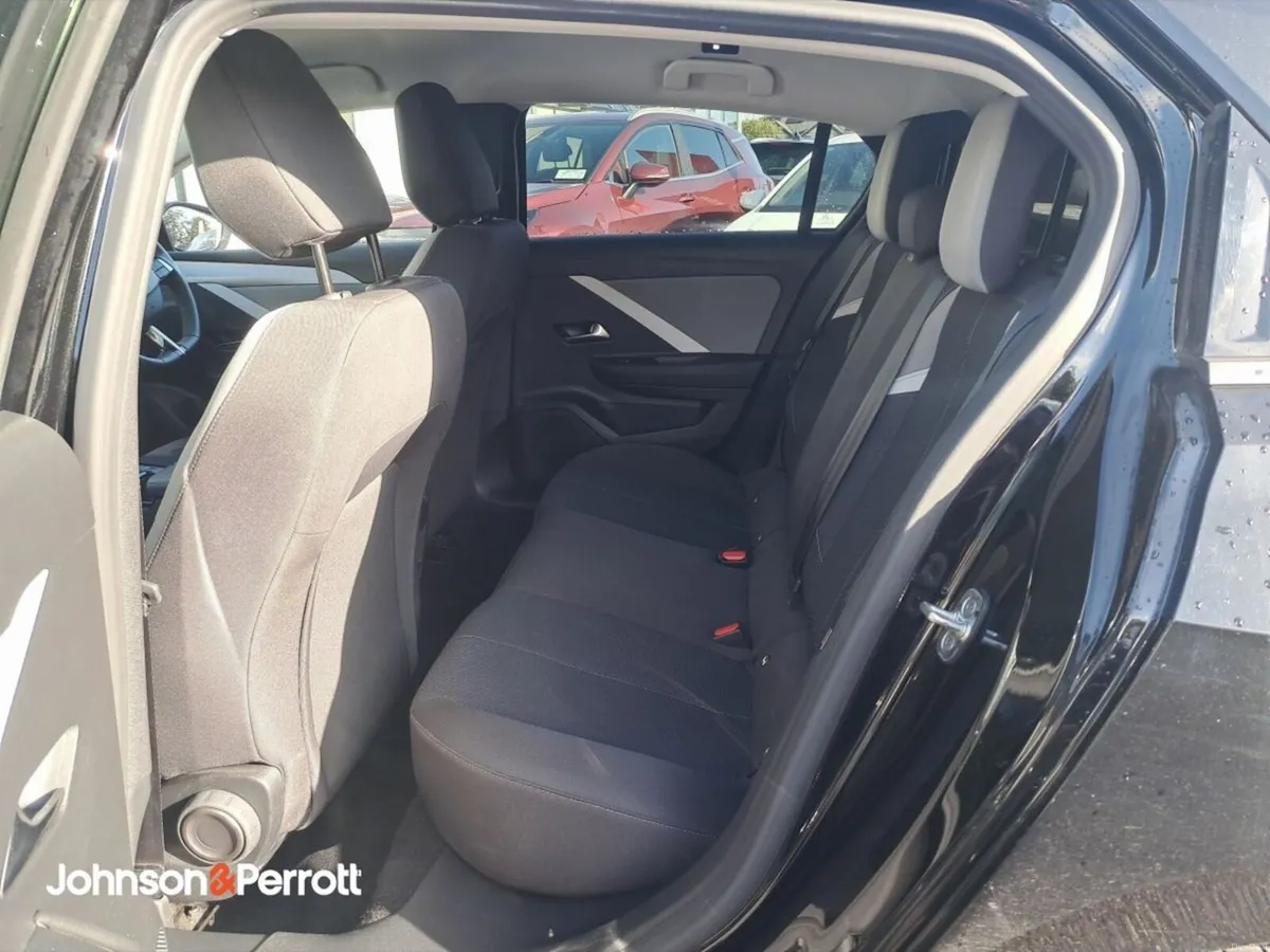 Opel Astra Elegance 1.2 Turbo 110PS Petrol 6 Speed - Image 5