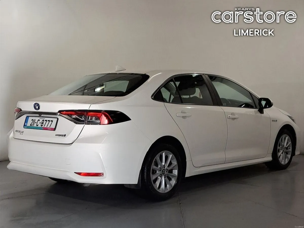 Toyota Corolla 1.8 Hybrid Luna Saloon - Image 3