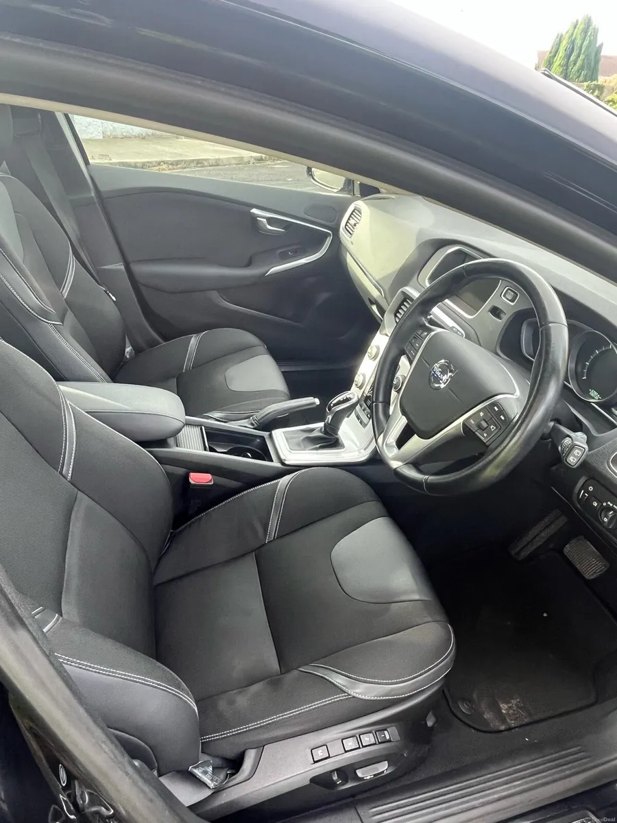 2014 V40, AUTO, Only 100k km, - Image 5
