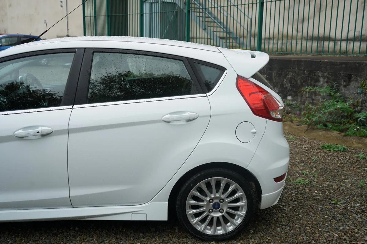 2014 Ford Fiesta Automatic - Image 6