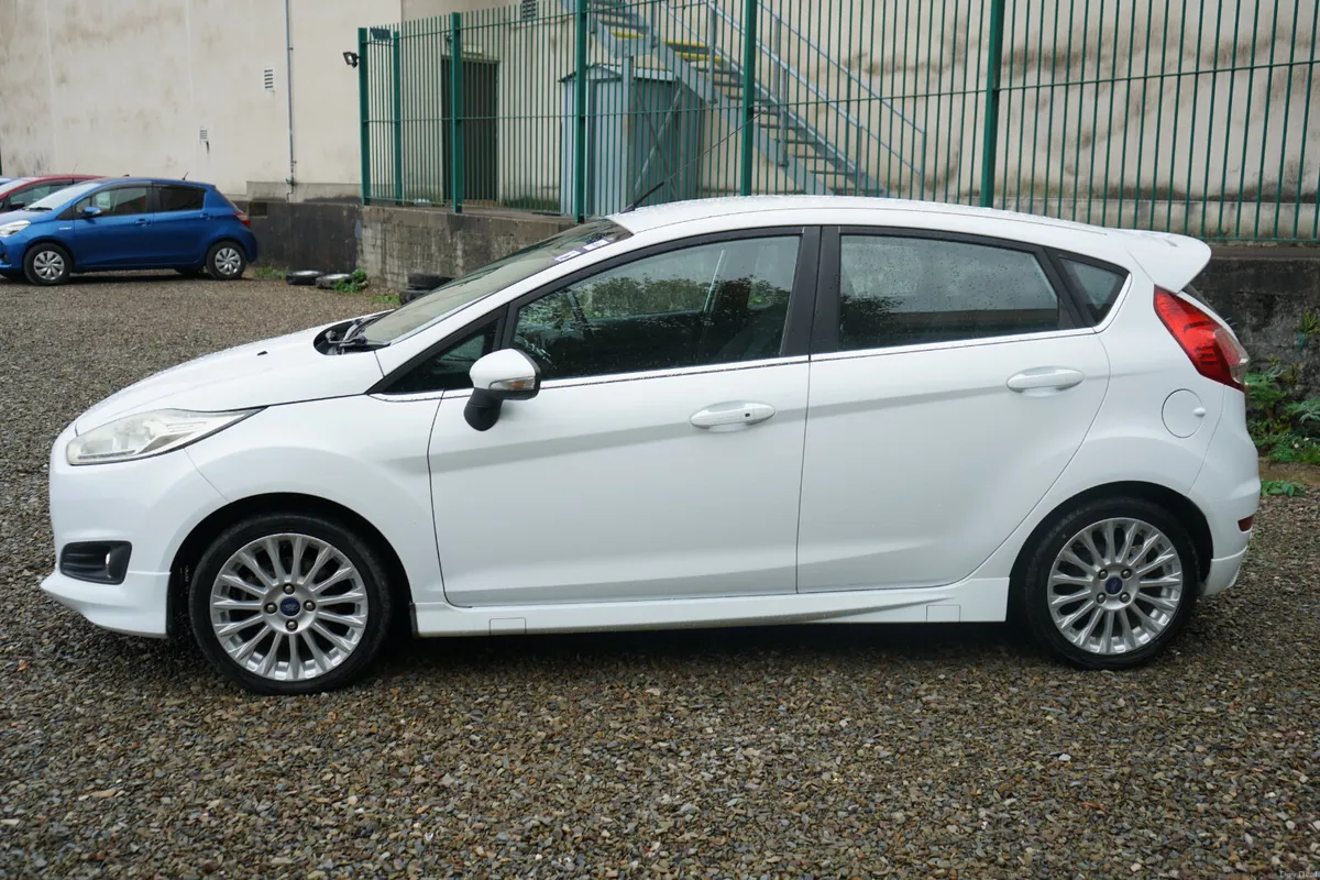 2014 Ford Fiesta Automatic - Image 5