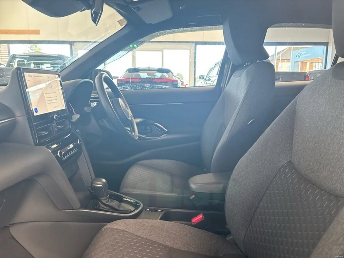 Toyota Yaris Cross LUNA SPORT MONO 4DR AUTO - Image 6