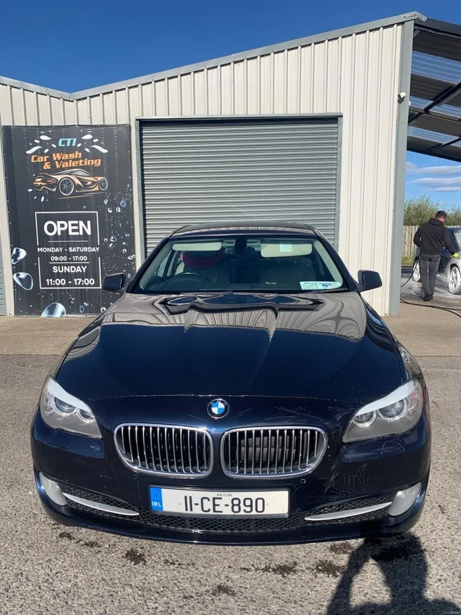 BMW 5-Series 2011 - Image 1