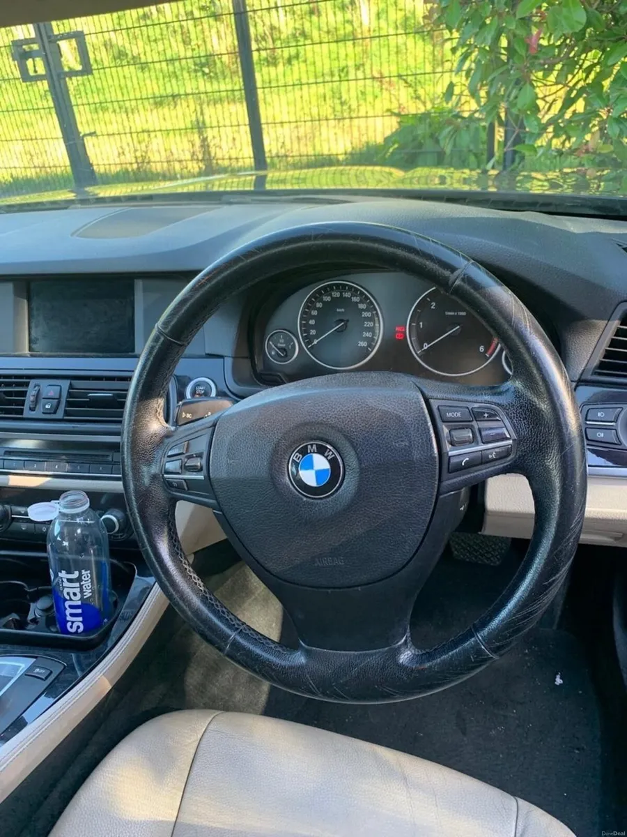 BMW 5-Series 2011 - Image 5