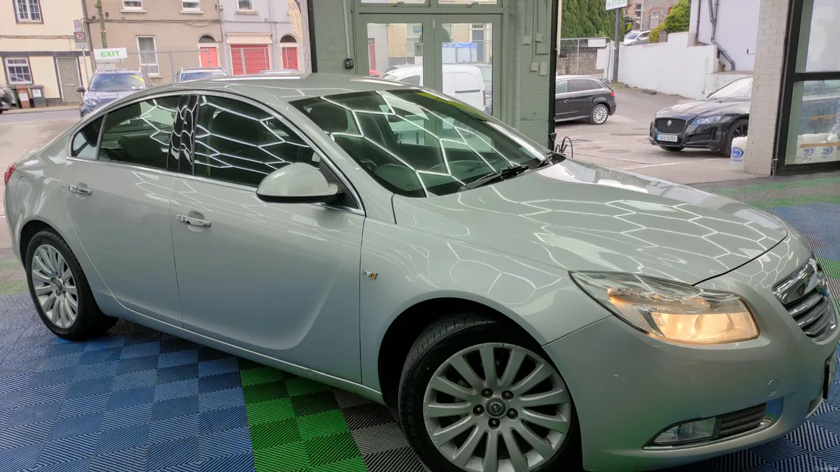 Opel Insignia 2012 - Sold as seen - Image 1