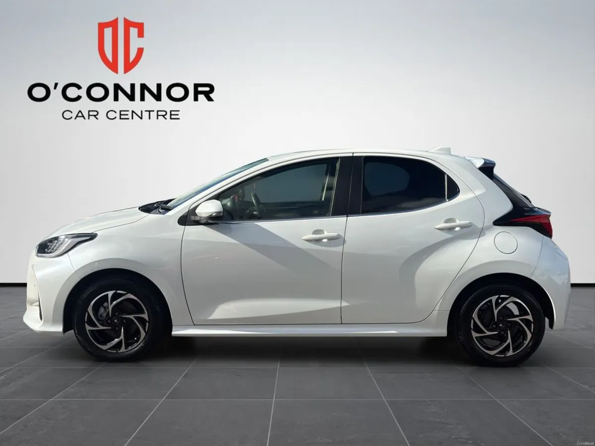 Toyota Yaris Clean in white, clever on fuel and To - Image 3