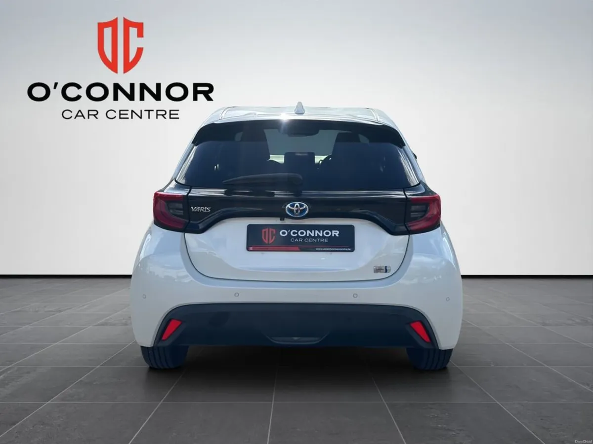 Toyota Yaris Clean in white, clever on fuel and To - Image 5