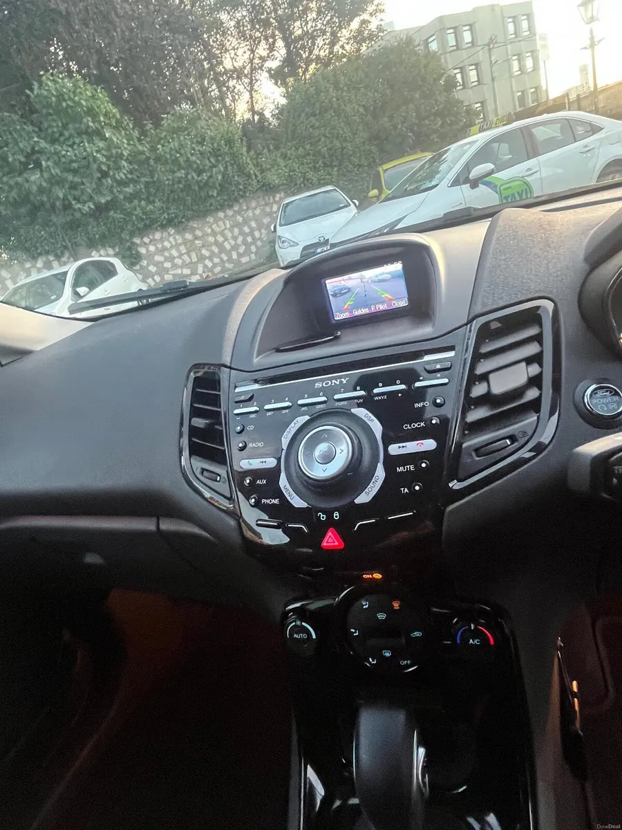 2014 ford fiesta only 40000km automatic - Image 6