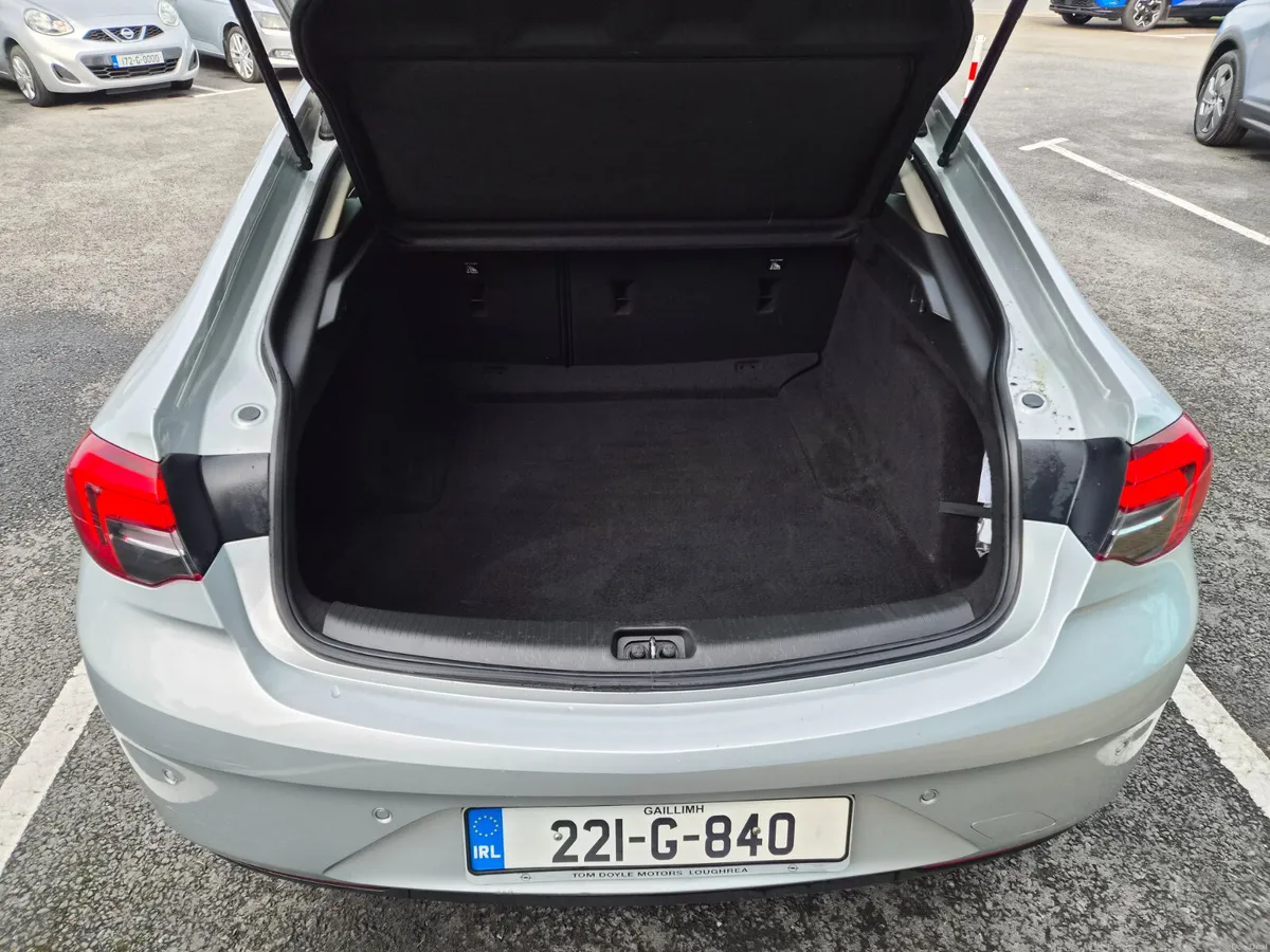 Opel Insignia 2022 1.5L Diesel Manual - Image 5