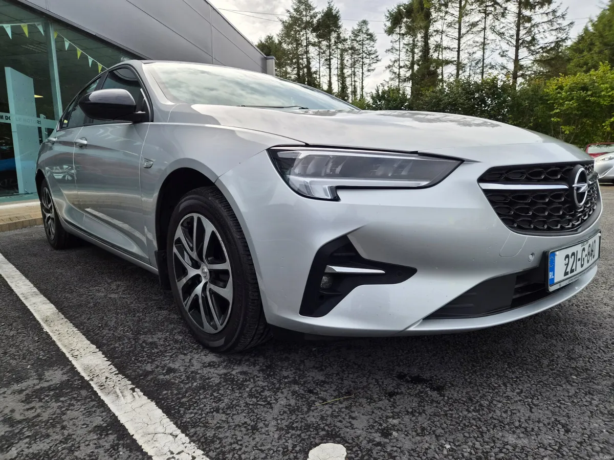 Opel Insignia 2022 1.5L Diesel Manual - Image 2