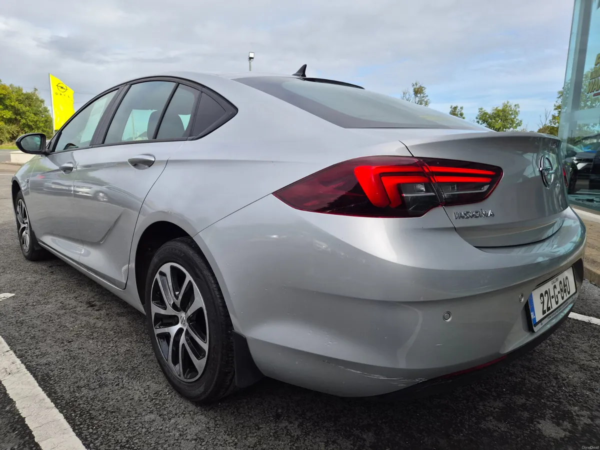 Opel Insignia 2022 1.5L Diesel Manual - Image 6