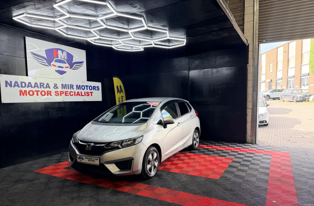 2017 Honda Fit hybrid - Image 4