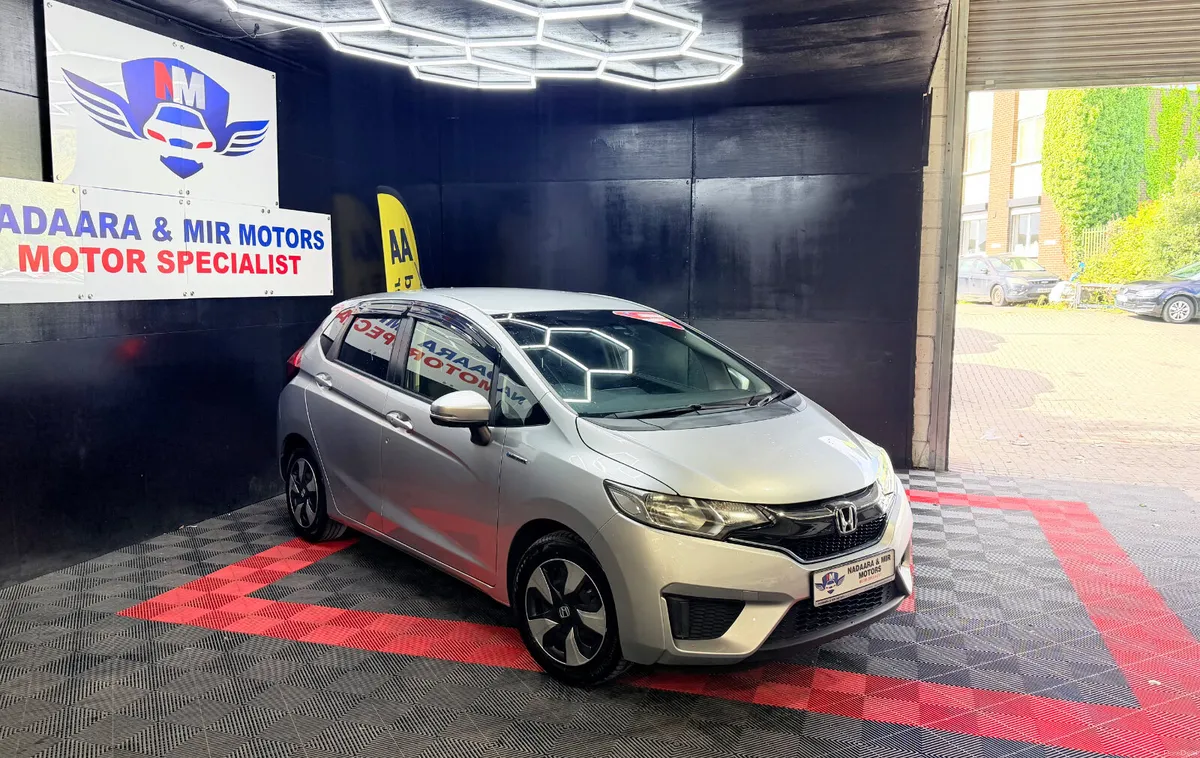 2017 Honda Fit hybrid - Image 3