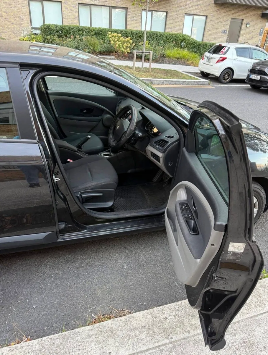 Renault fluence 2011 - Image 1