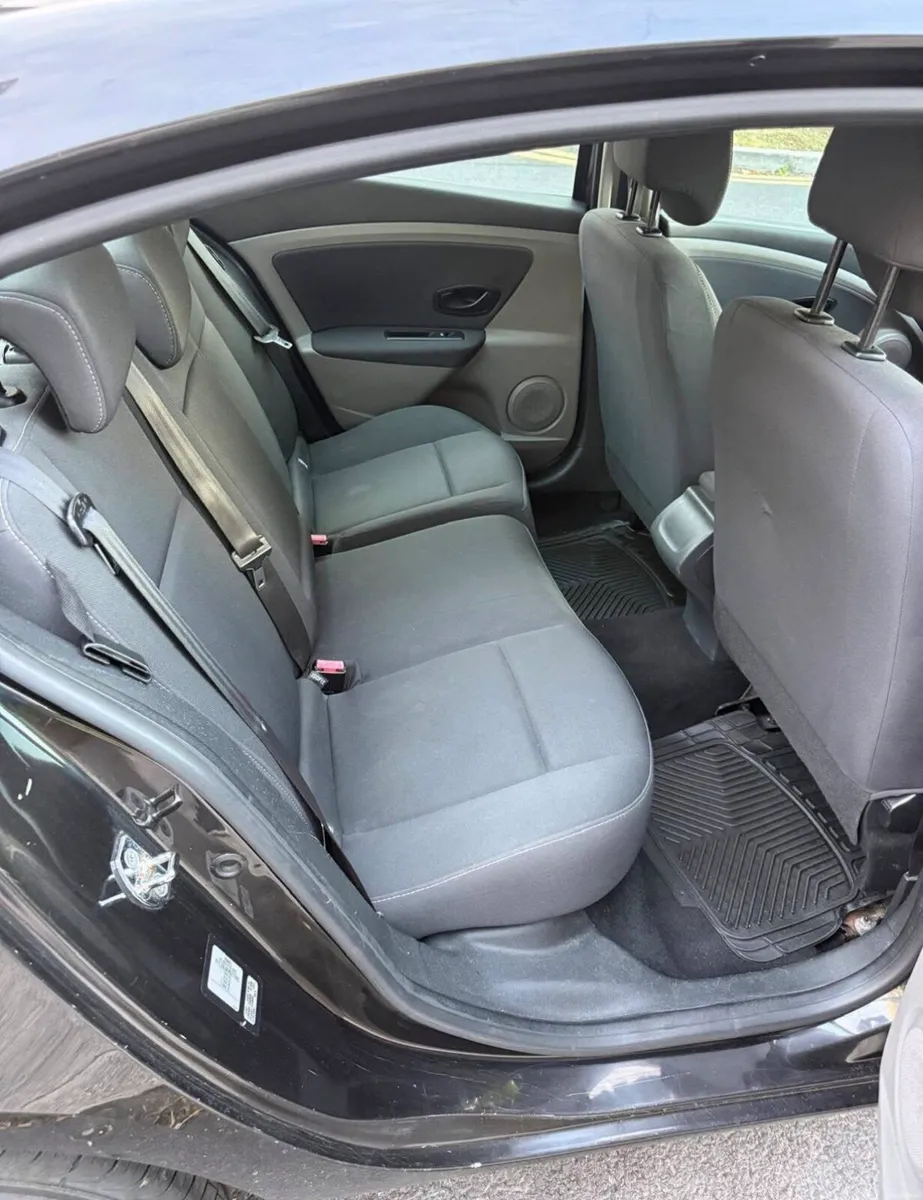 Renault fluence 2011 - Image 2