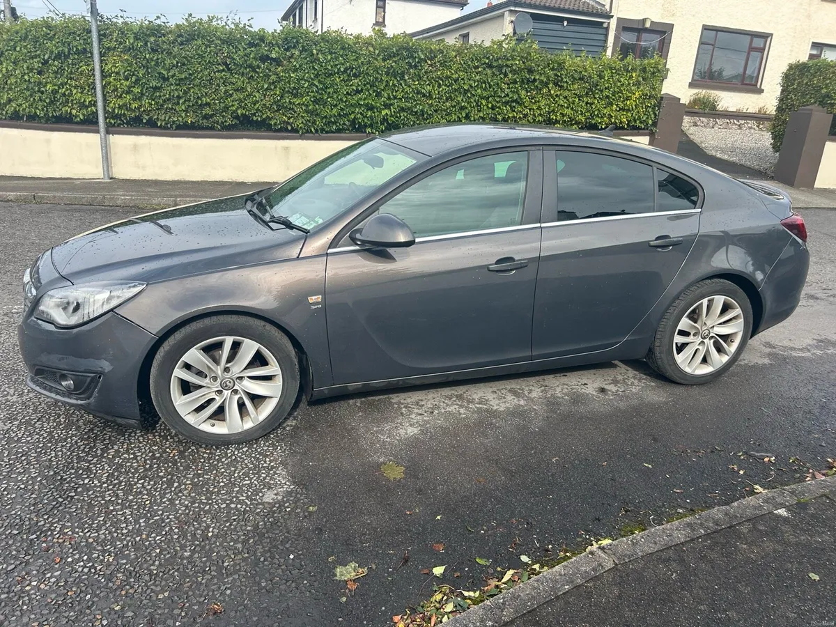 142 Vauxhall insignia SRI NCT 12/26 tax 11/26 - Image 4