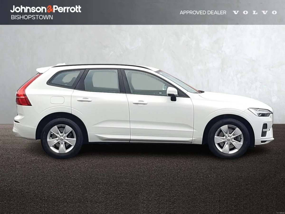 Volvo XC60 B4 197bhp Diesel MHEV Momentum (Two Yea - Image 5