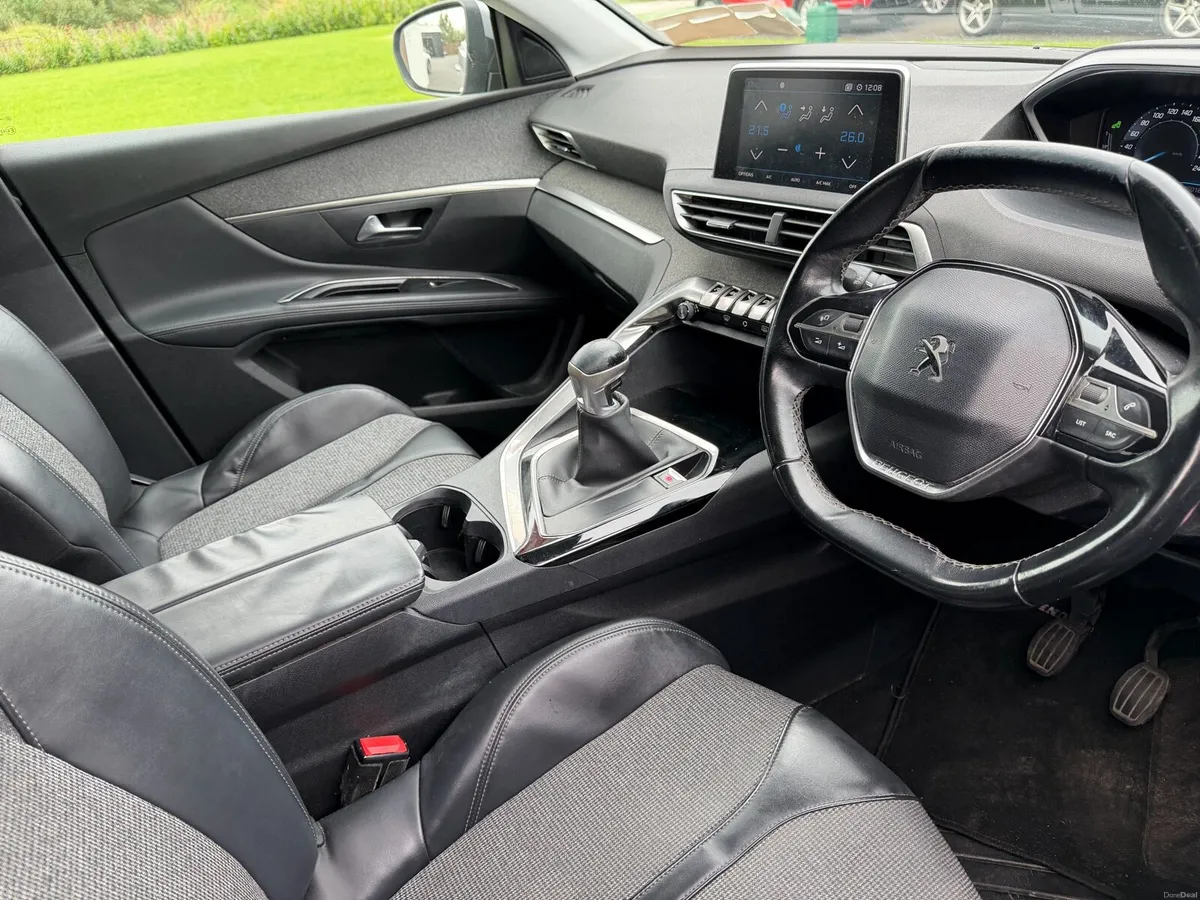 Peugeot 5008 Allure 2018 7 Seater - Image 3