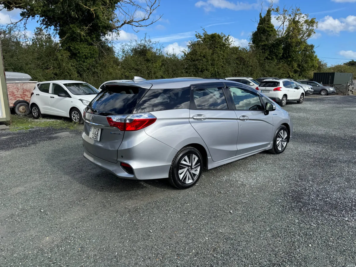 Honda Shuttle 1.5 Hybrid Automatic - Image 3