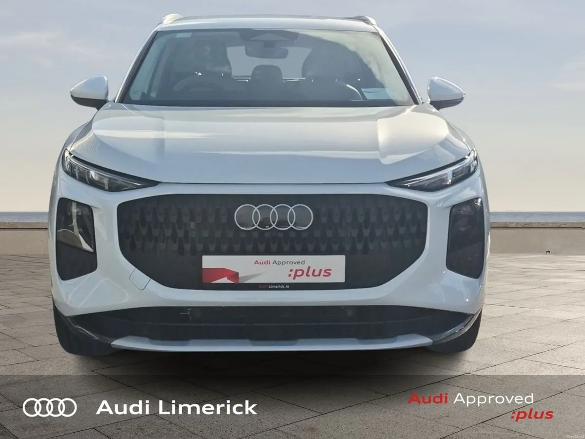 Audi Q3 E-HYBRID 270 HP S-T SE - UP TO 115KMS ELEC - Image 2