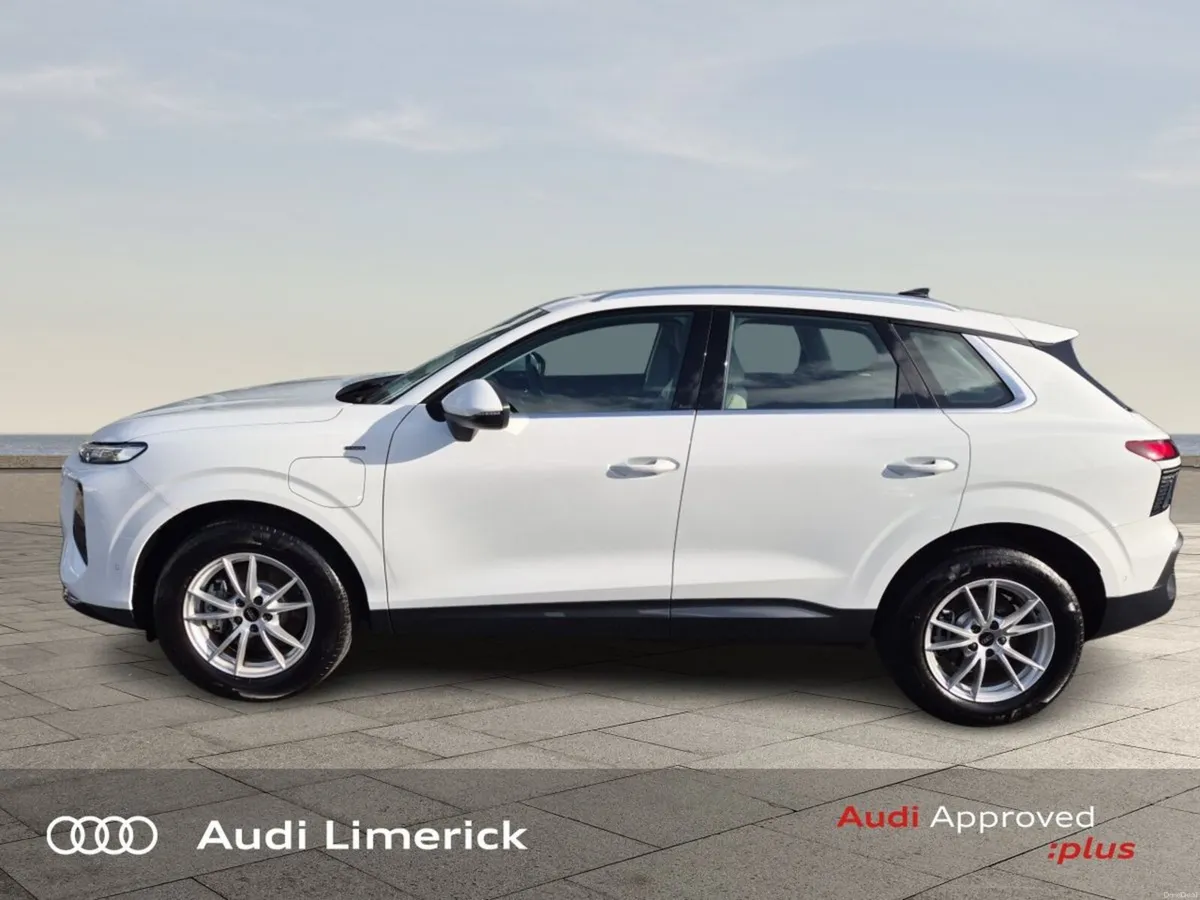 Audi Q3 E-HYBRID 270 HP S-T SE - UP TO 115KMS ELEC - Image 4
